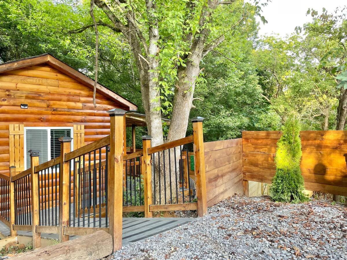 New Tiny Cabin Hot Tub Firepit Fenced Yard Sevierville Eksteriør billede